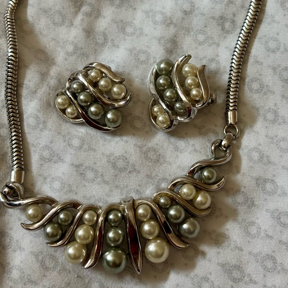 Trifari 3 Piece Faux Gold Tone Pearl 13”Necklace Earring Set